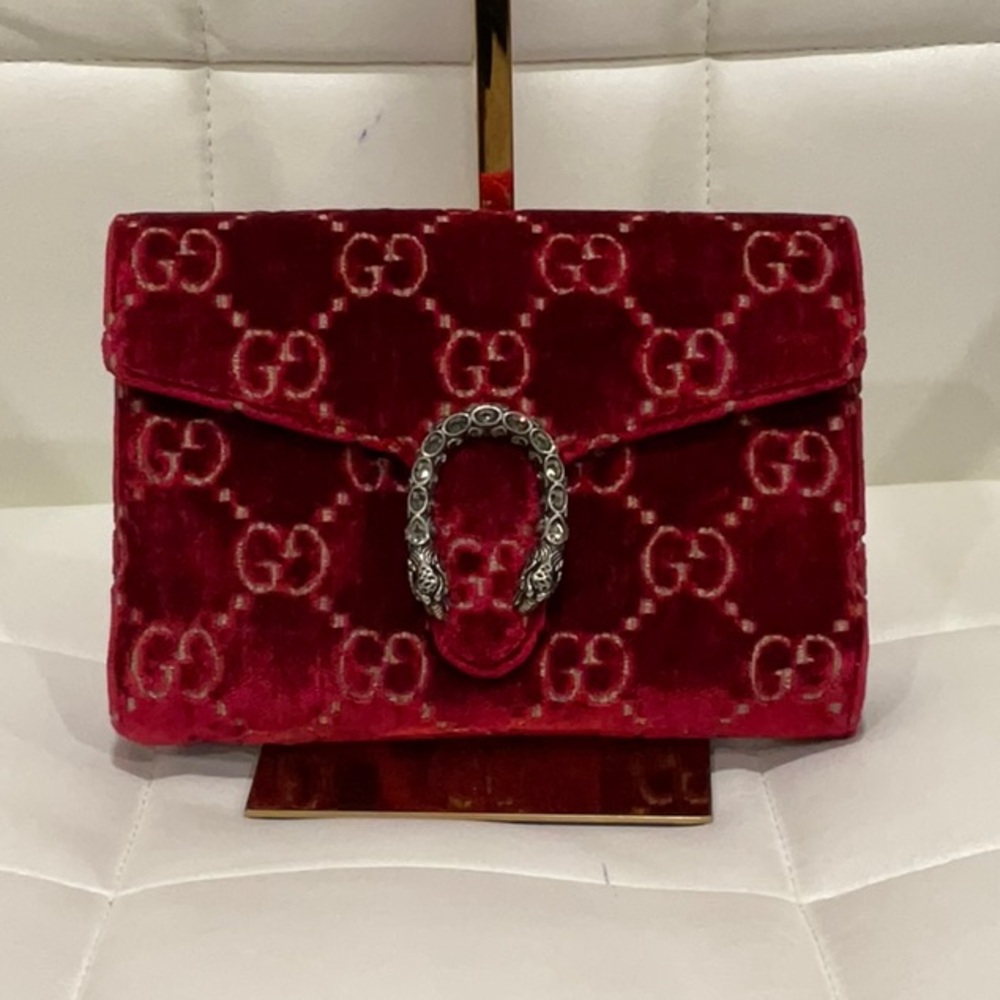 Gucci Red Velvet rare small dionysis Women's wallet on a chain.